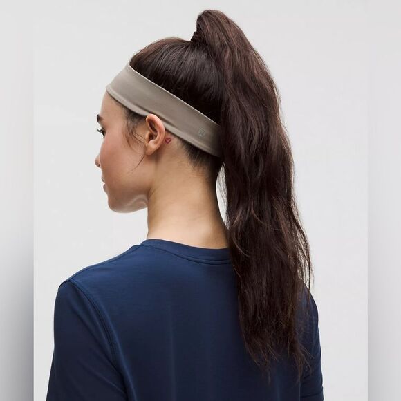 NWT WSHG WOMEN’S LUXTREME TRAINING HEADBAND Warm Ash Grey -OOS ONLINE! Lululemon - Picture 3 of 10